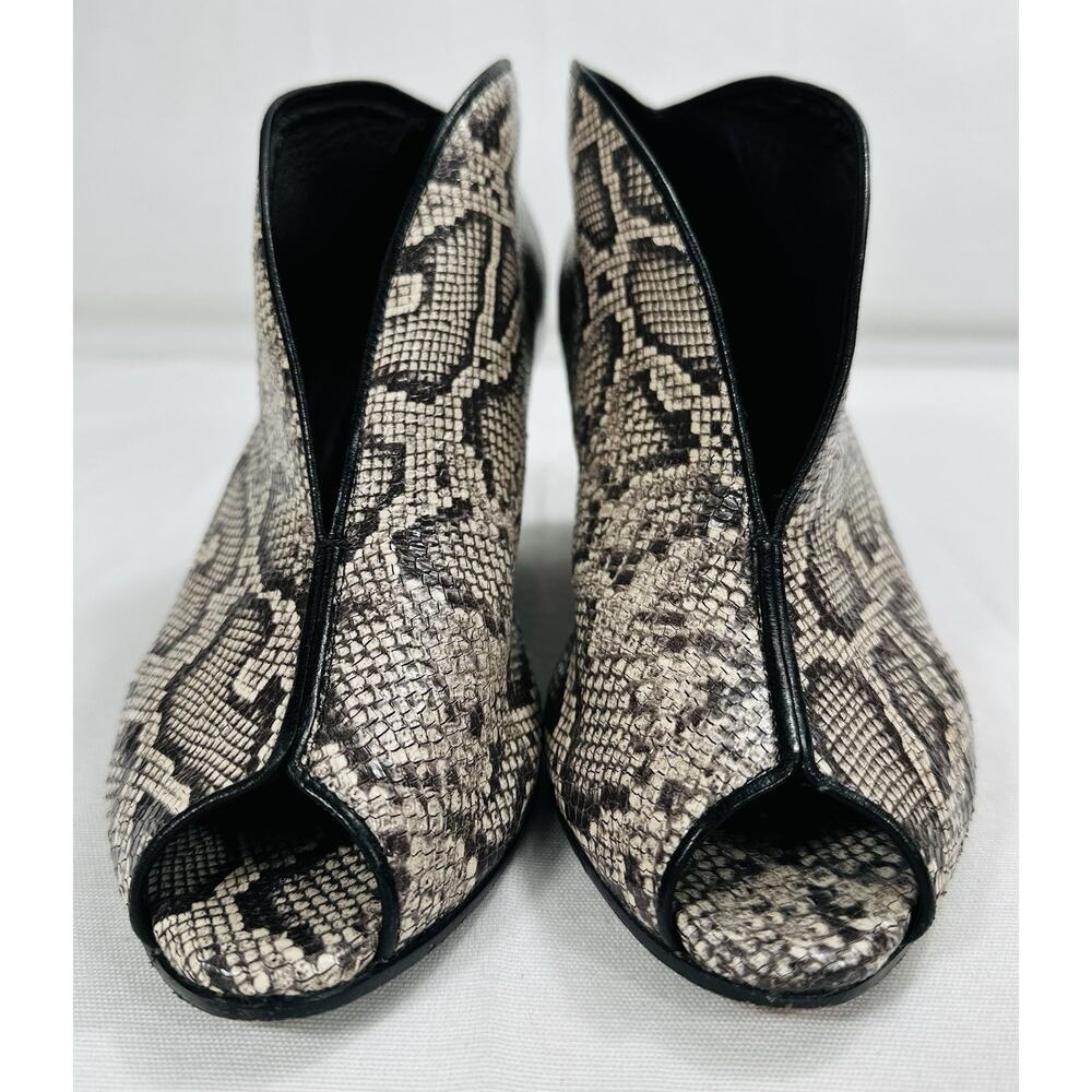 Salpy Geneva Snake Skin Ankle Booties Sz-7 Casual Dressy Versatile - Picture 3 of 7